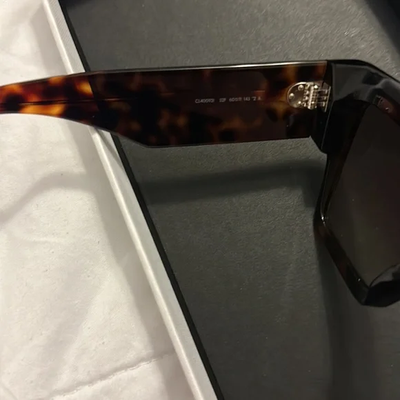 COPY - COPY - CELINE 60MM Flat-Top Square Sunglasses Sunglasses display picture 1